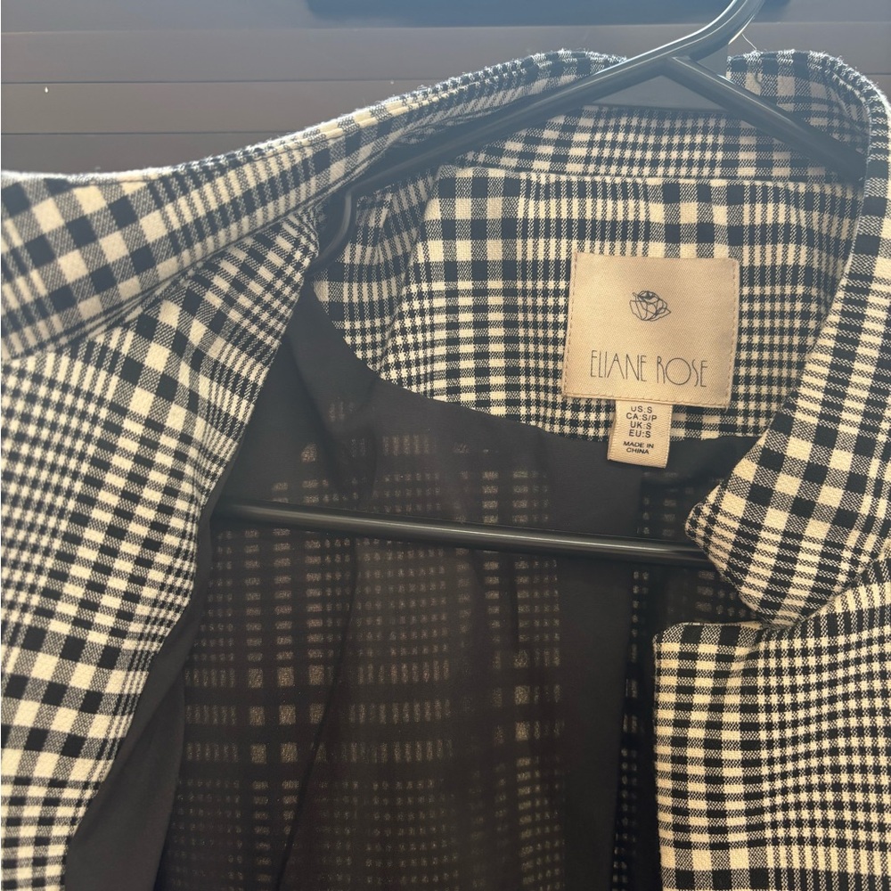 Elegant Black and White Plaid Trench Coat - Picture 3 of 4